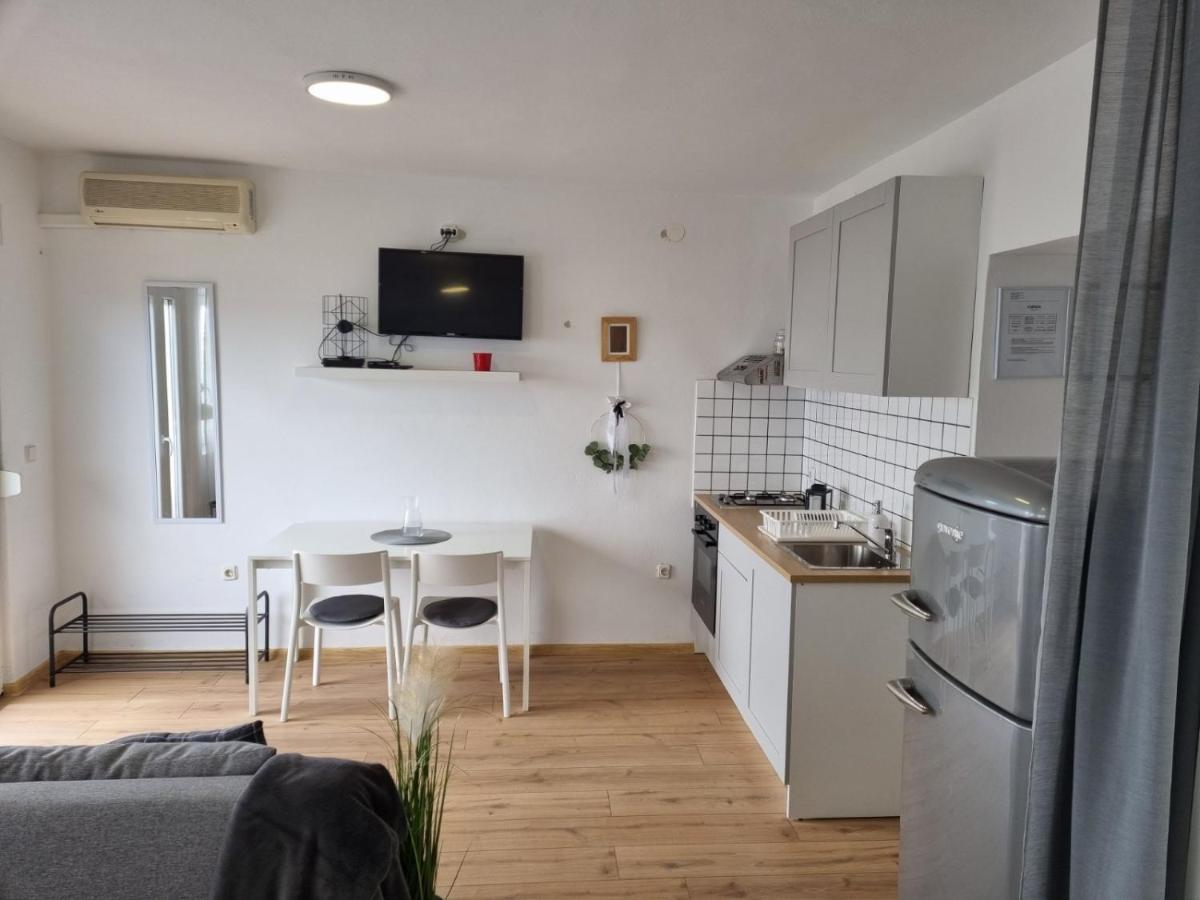 Apartmani Mali Selce Exterior photo