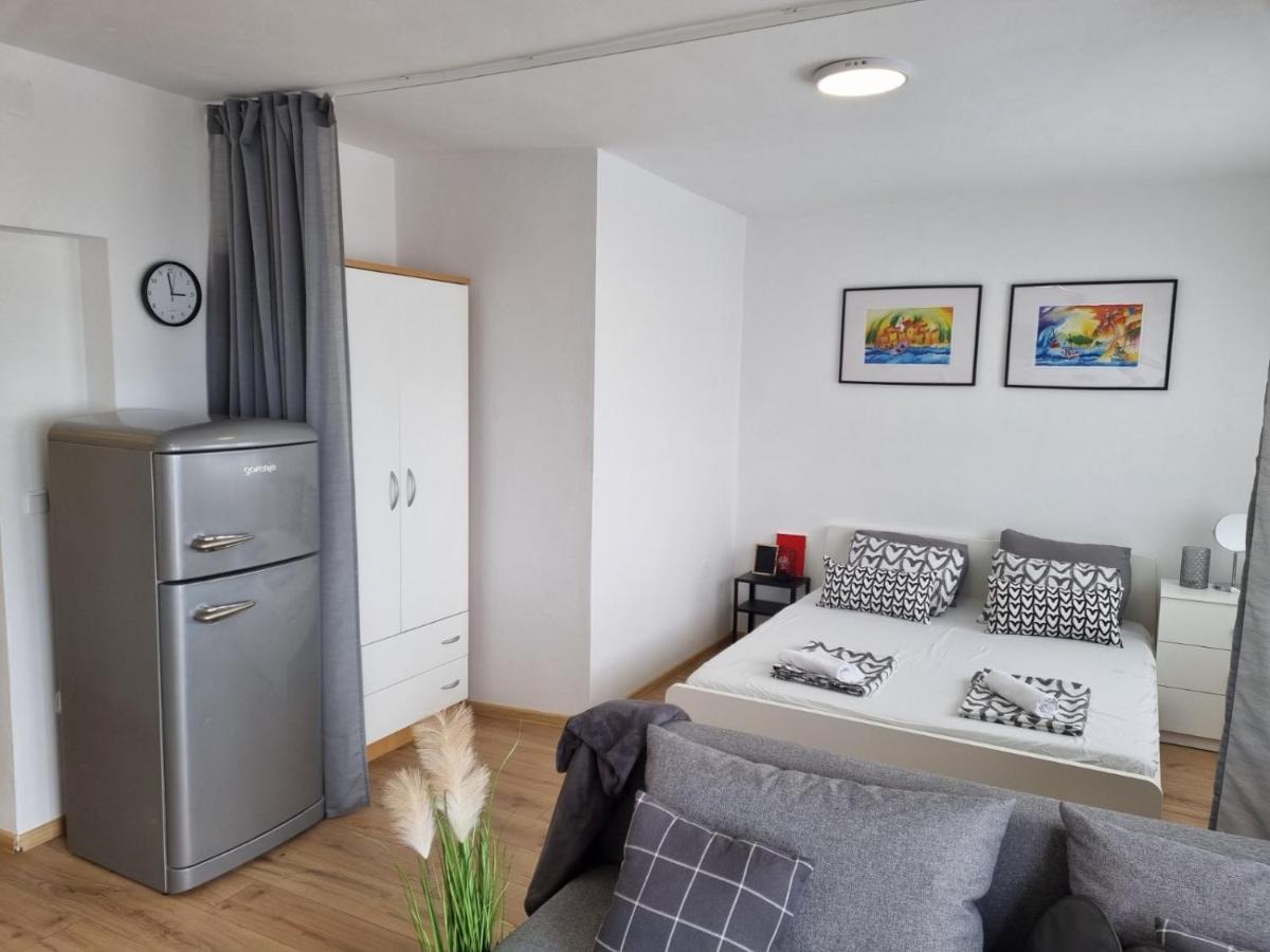 Apartmani Mali Selce Exterior photo