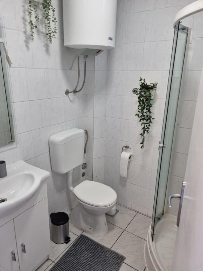 Apartmani Mali Selce Exterior photo