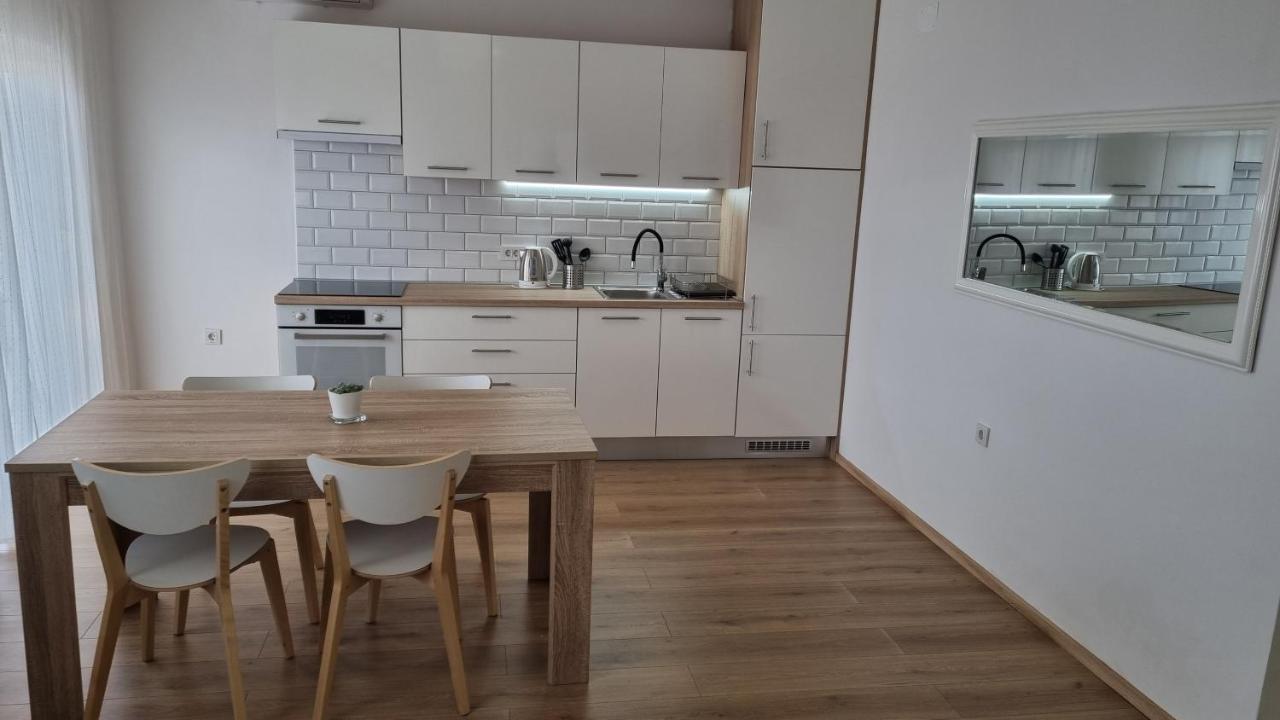 Apartmani Mali Selce Exterior photo