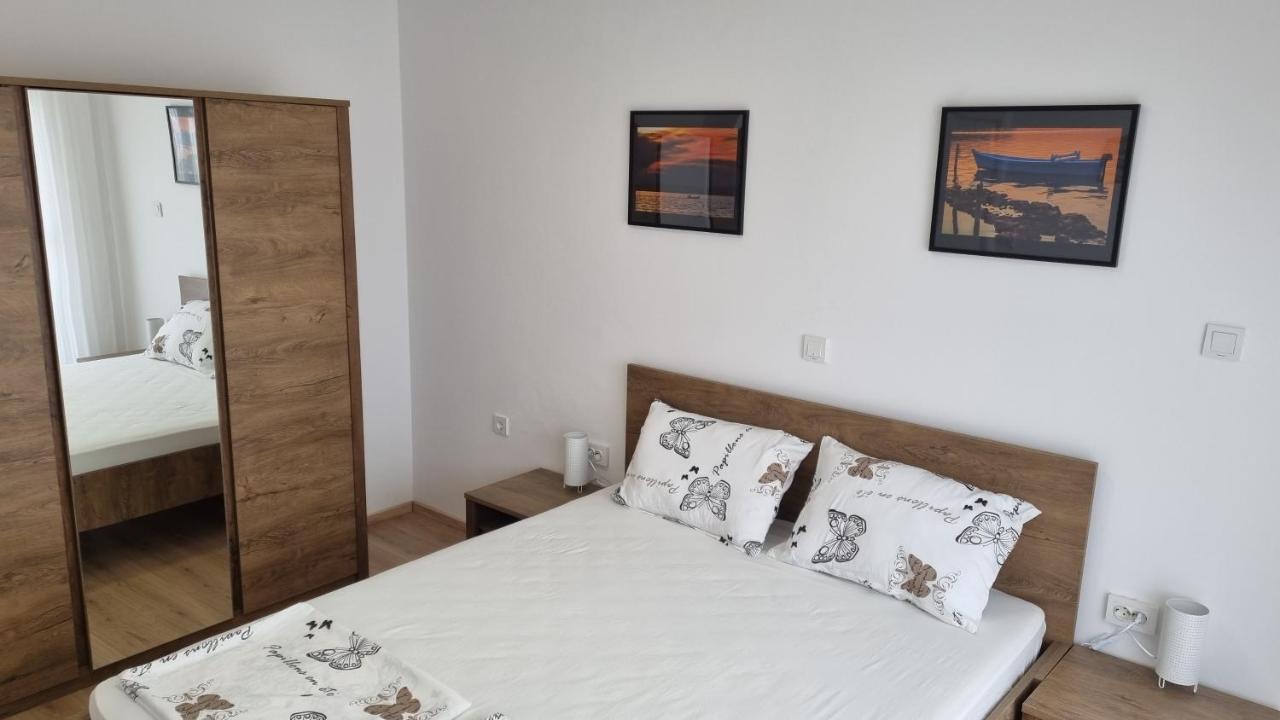 Apartmani Mali Selce Exterior photo